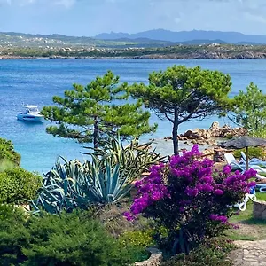 Hébergement de vacances Casa Mughetto R5055 Seafront, Private Sea Access, Swimming Pool La Maddalena (Sassari)