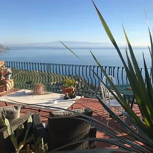 Alojamento de Acomodação e Pequeno-almoço La Terrazza Sul Mare